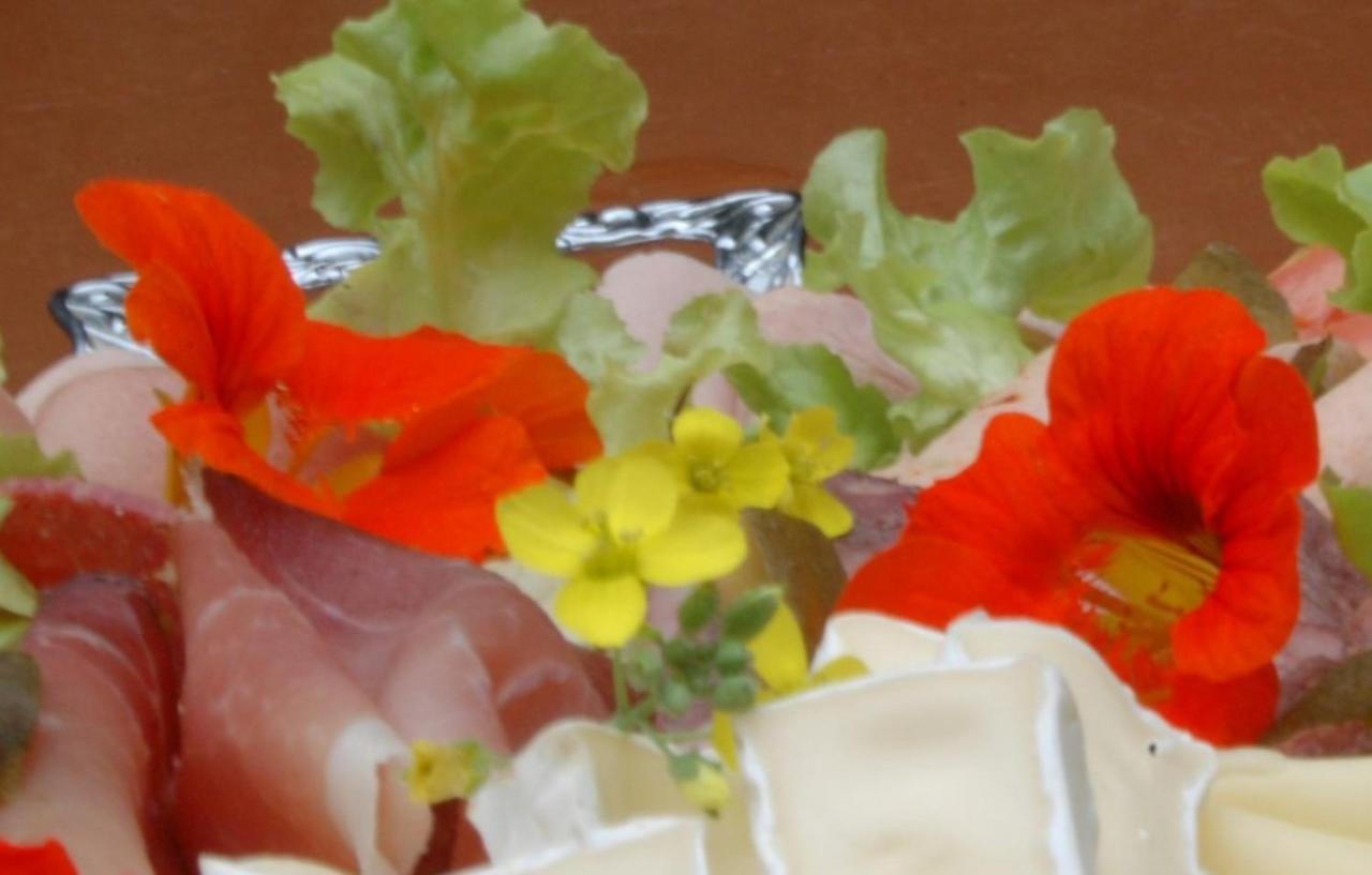 Gasthaus & Hotel Drei Lilien Werbach Ngoại thất bức ảnh
