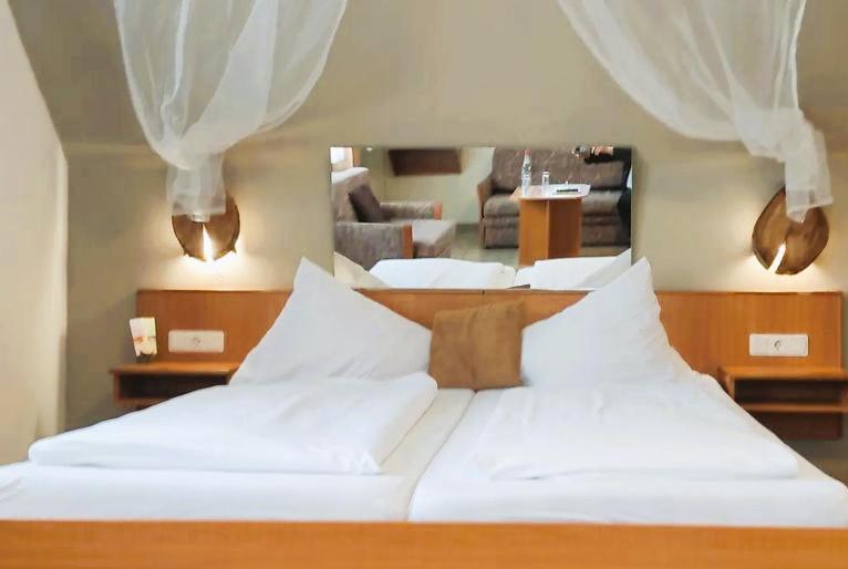 Gasthaus & Hotel Drei Lilien Werbach Ngoại thất bức ảnh